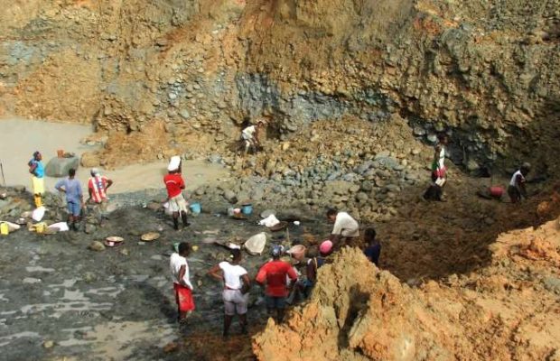 Ecuador Gobierno Lucha Contra Miner A Ilegal Hablemos De Miner A